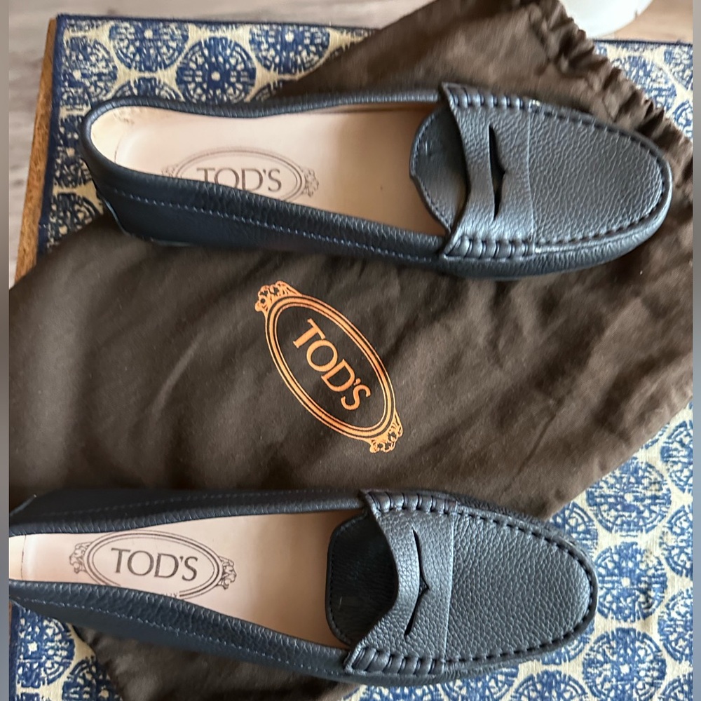 Tod’s Classic Loafer in Navy Pebble grain leather